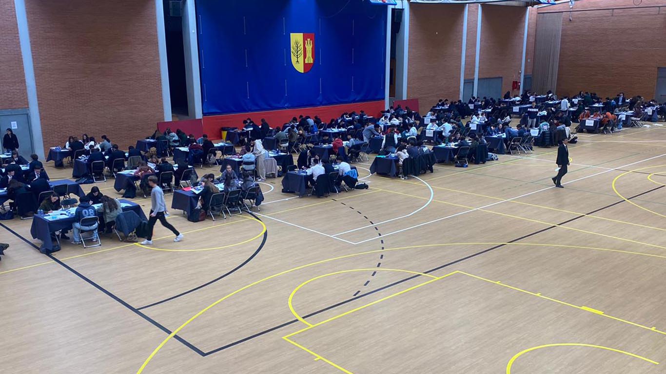 naboj_physics_retamar_2025